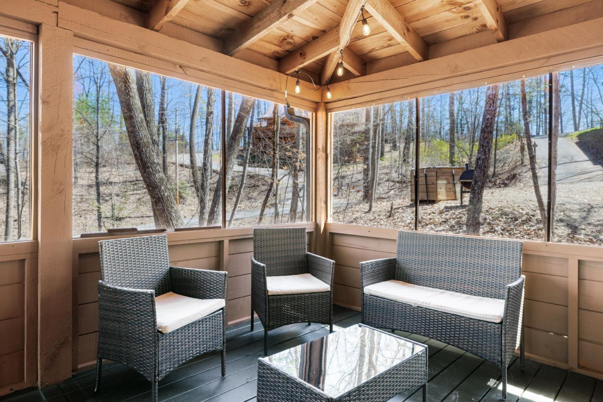 Cozy Family Friendly Cabin With Hot Tub, Near Gatlinburg, Pigeon Forge, Dollywood Sevierville Exterior photo