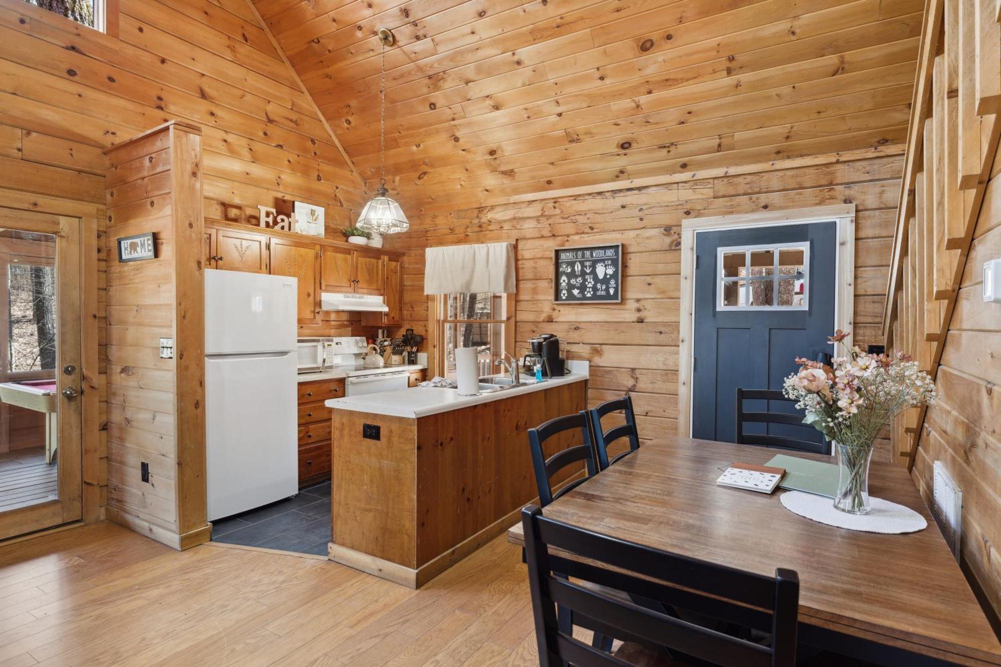 Cozy Family Friendly Cabin With Hot Tub, Near Gatlinburg, Pigeon Forge, Dollywood Sevierville Exterior photo