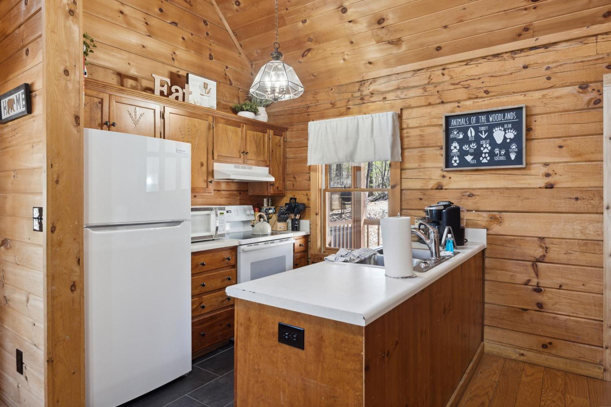 Cozy Family Friendly Cabin With Hot Tub, Near Gatlinburg, Pigeon Forge, Dollywood Sevierville Exterior photo