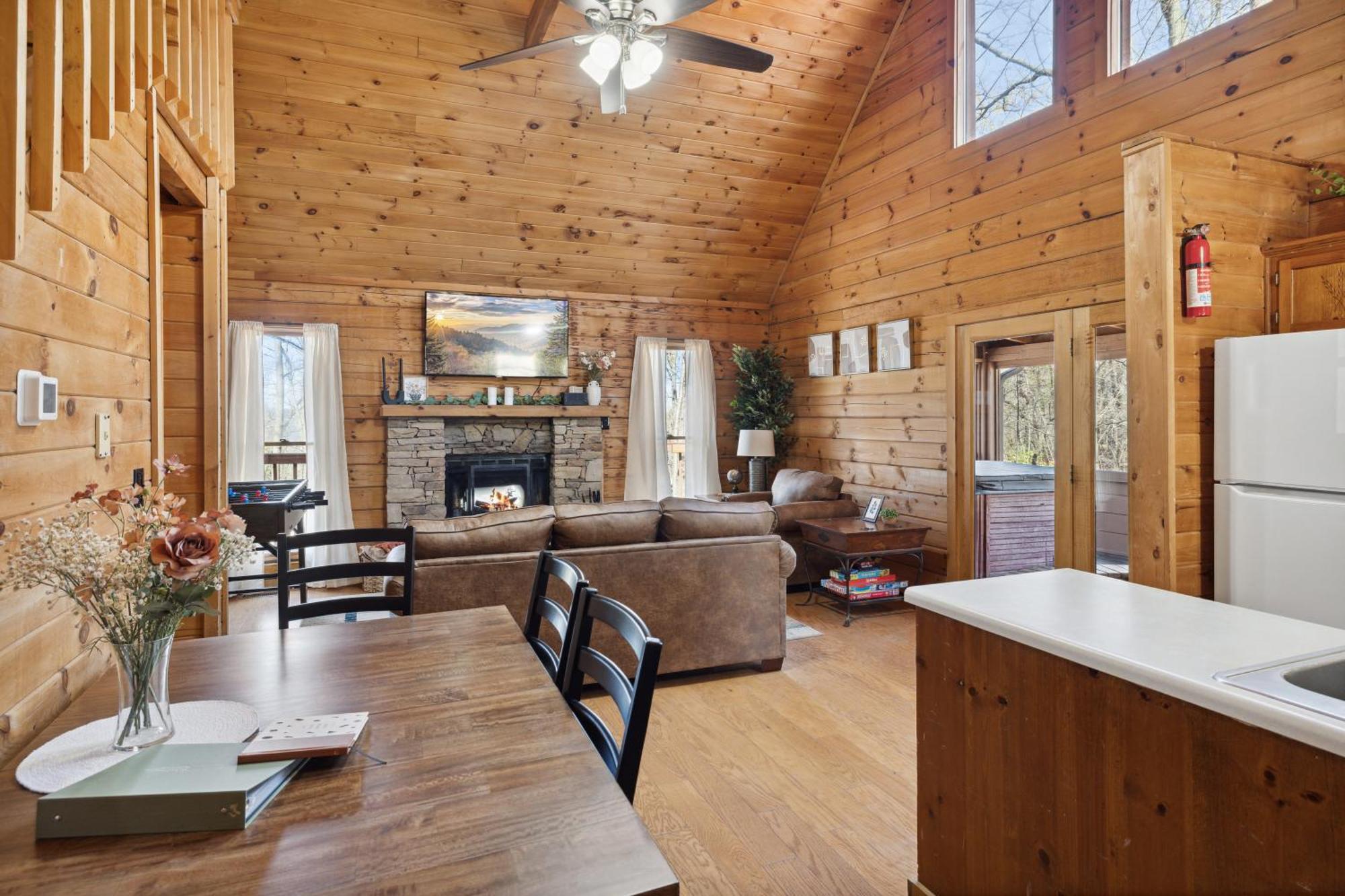 Cozy Family Friendly Cabin With Hot Tub, Near Gatlinburg, Pigeon Forge, Dollywood Sevierville Exterior photo