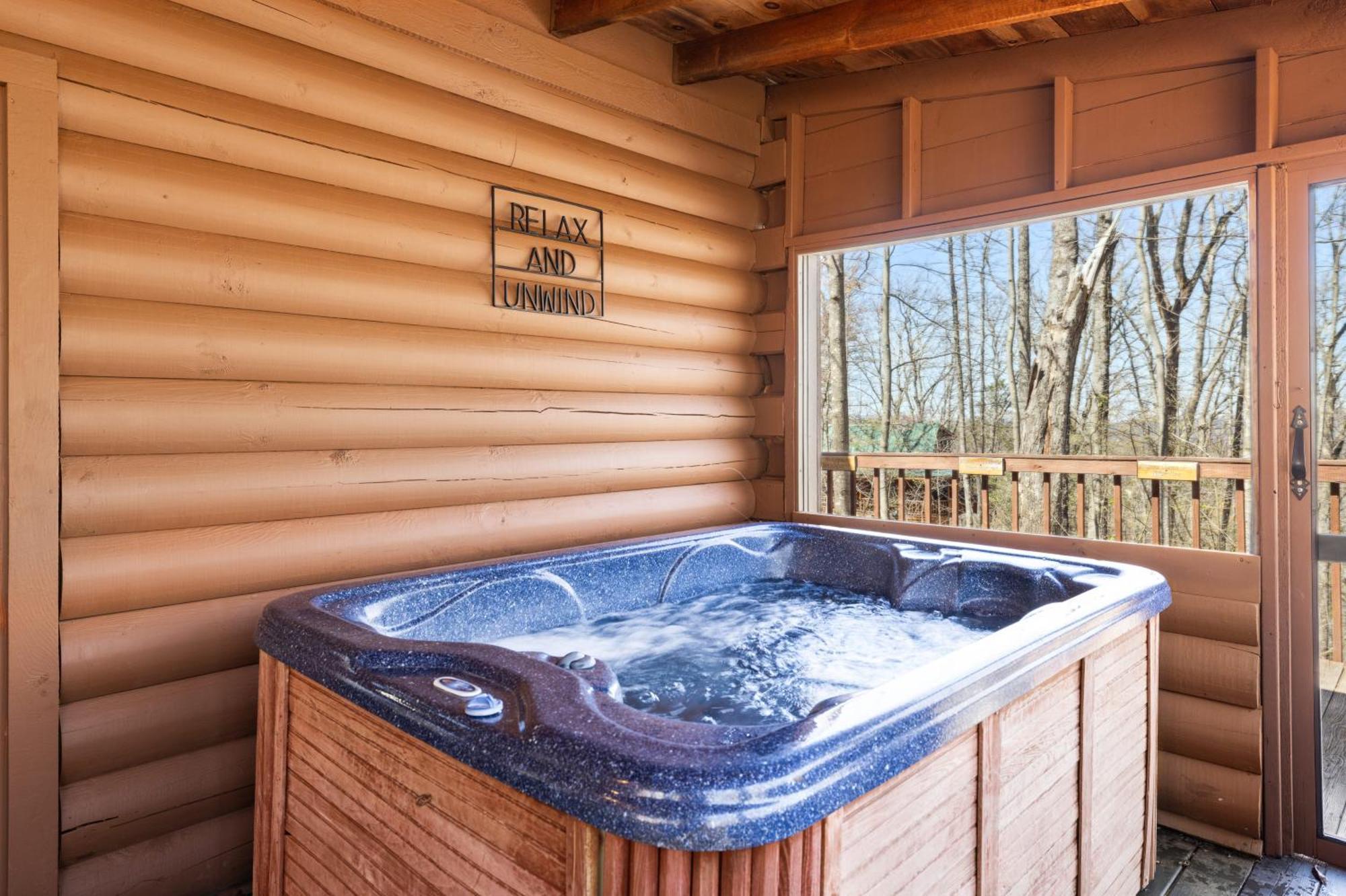 Cozy Family Friendly Cabin With Hot Tub, Near Gatlinburg, Pigeon Forge, Dollywood Sevierville Exterior photo